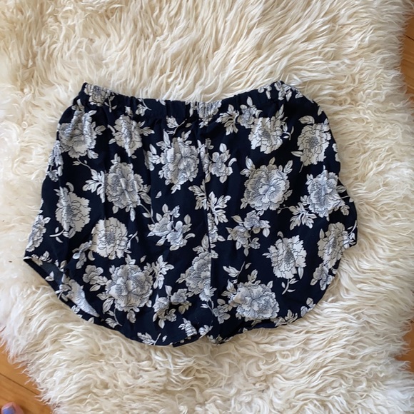 Brandy Melville floral soft shorts - Picture 2 of 3